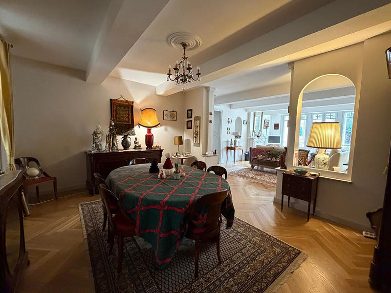 Maison - 340 m² - 8 pièces