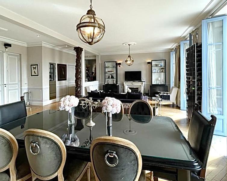 Villa - 600 m² - 15 pièces