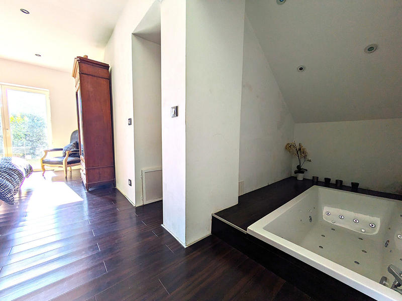 Villa - 210 m² - 8 pièces