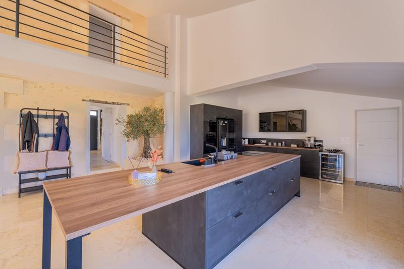 Maison - 260 m² - 7 pièces