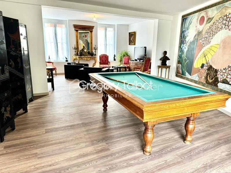 Maison - 301 m² - 11 pièces