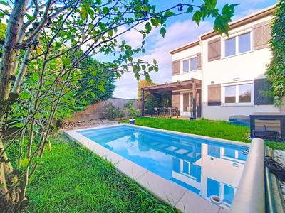 Maison - 104 m² - 5 pièces