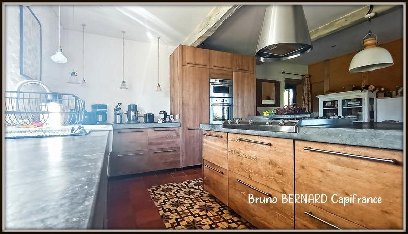 Maison - 250 m² - 8 pièces