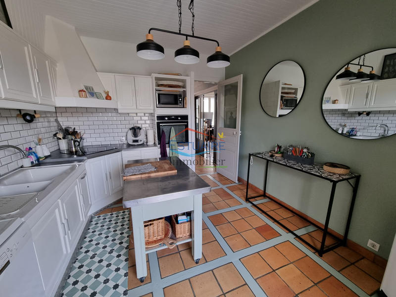 Maison - 239 m² - 10 pièces