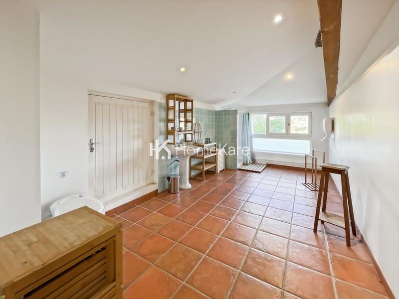 Maison - 327 m² - 7 pièces