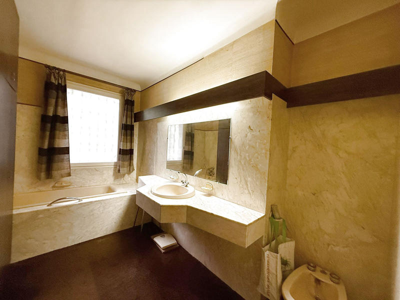 Maison - 210 m² - 7 pièces