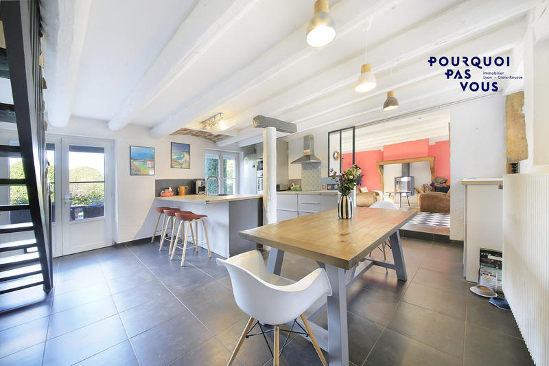 Maison - 260 m² - 8 pièces