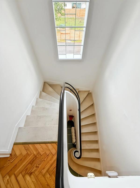 Maison - 235 m² - 10 pièces