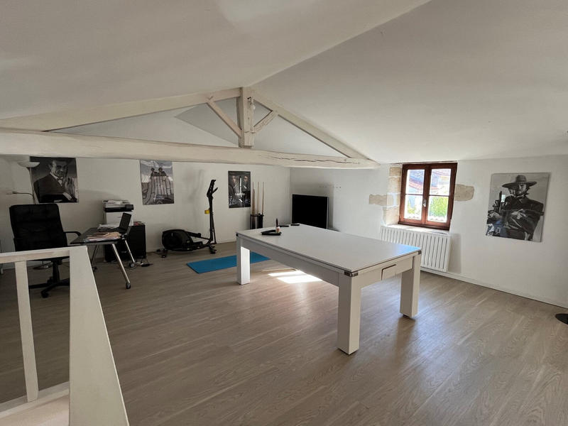Maison - 246 m² - 7 pièces