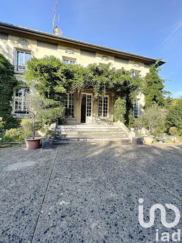 Maison - 252 m² - 11 pièces