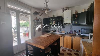 Maison - 240 m² - 8 pièces