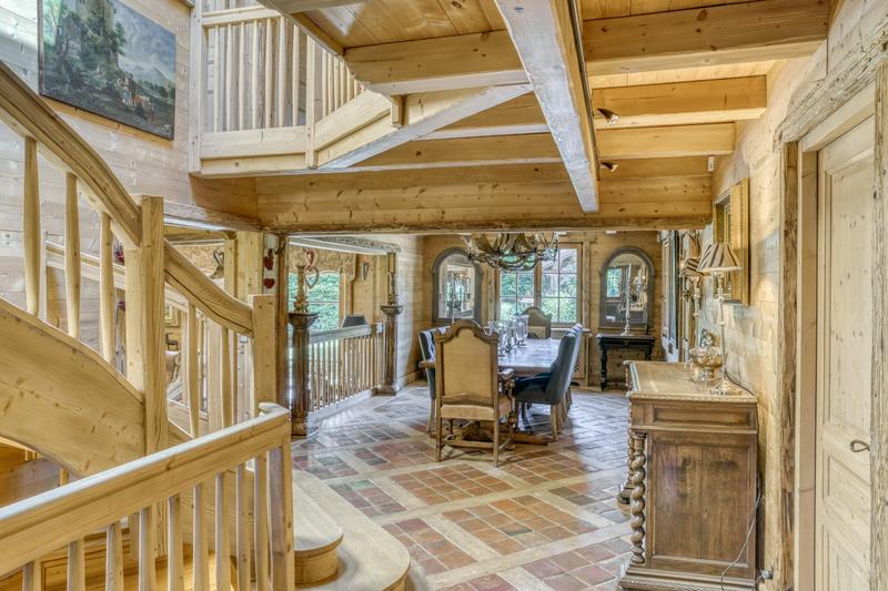 Châlet - 383 m² - 8 pièces