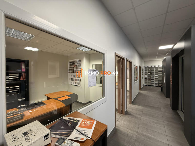 Local d'activités - 1 127 m²