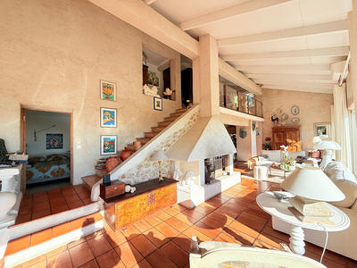 Villa - 205 m² - 9 pièces