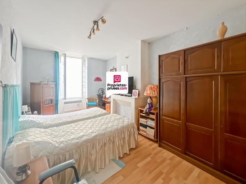 Maison - 201 m² - 9 pièces