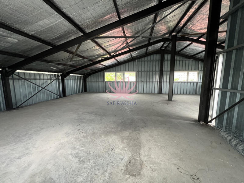 Local commercial - 150 m² - 1 pièce