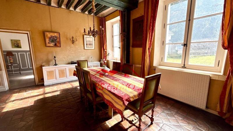 Demeure - 220 m² - 8 pièces