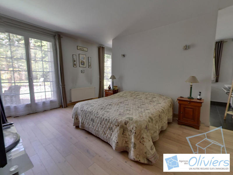 Maison traditionnelle - 270 m² - 9 pièces