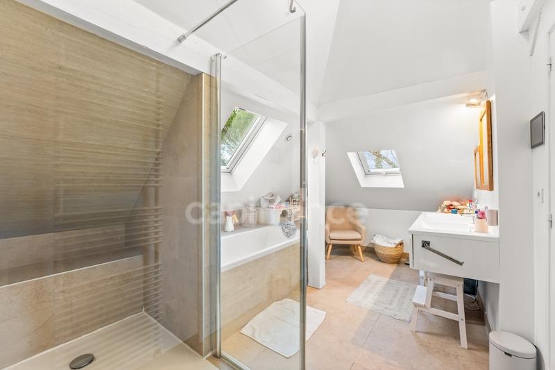 Maison - 207 m² - 6 pièces