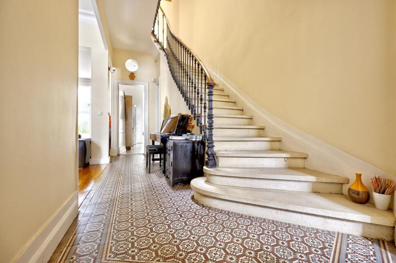 Maison - 255 m² - 10 pièces