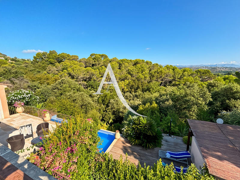 Maison - 295 m² - 10 pièces