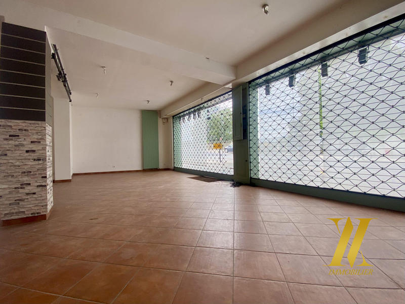 Local commercial - 100 m² - 1 pièce