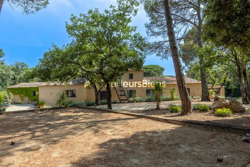 Propriété - 258 m² - 8 pièces