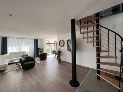 Maison - 171 m² - 8 pièces