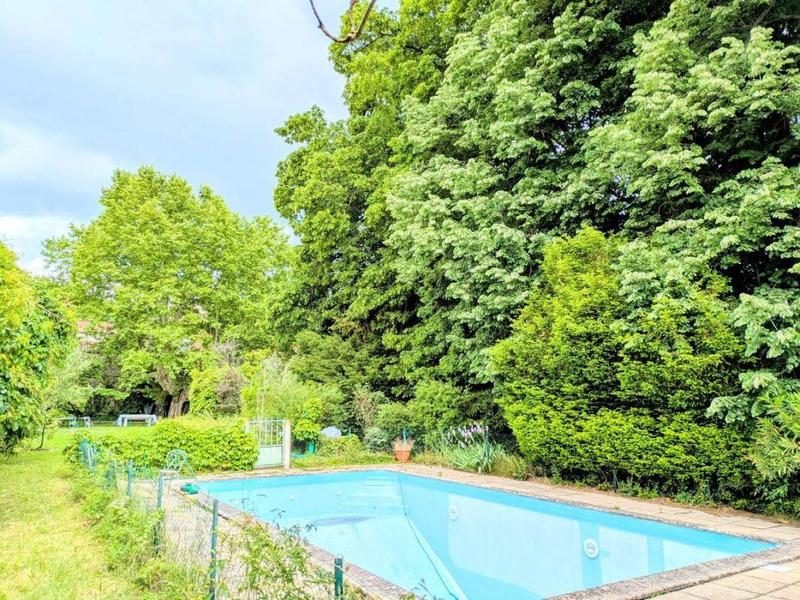 Propriété - 700 m² - 22 pièces