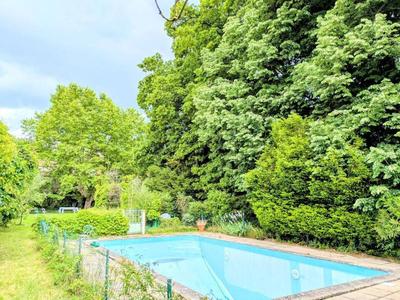 Propriété - 700 m² - 22 pièces