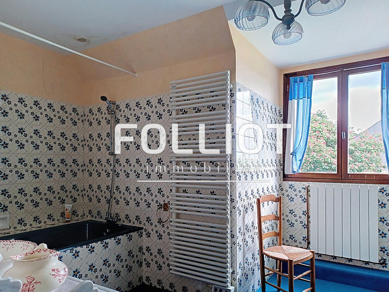 Maison - 235 m² - 7 pièces