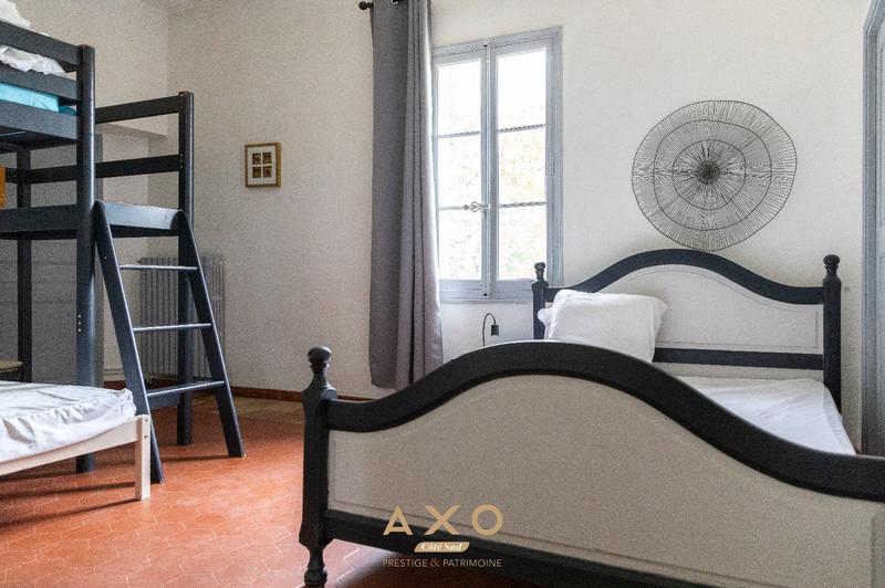 Demeure - 1 020 m² - 33 pièces