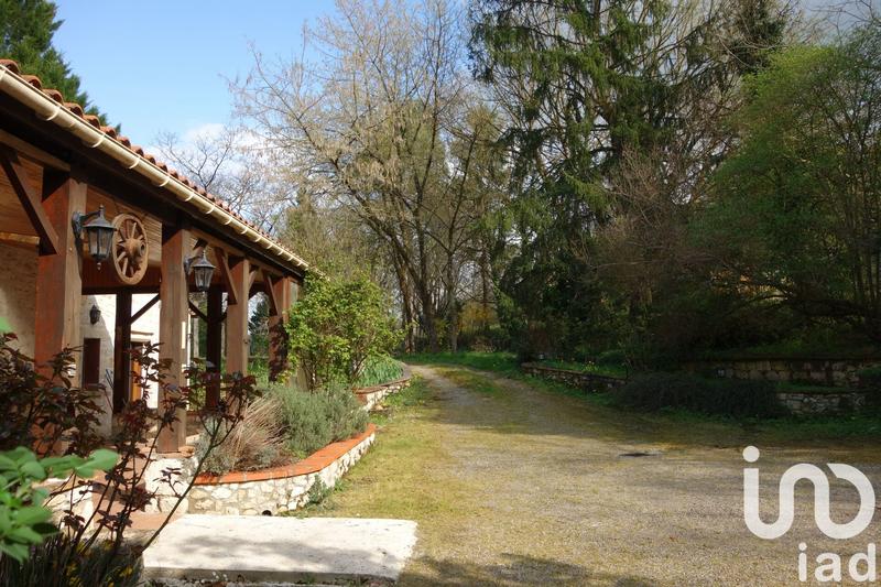 Maison - 220 m² - 6 pièces