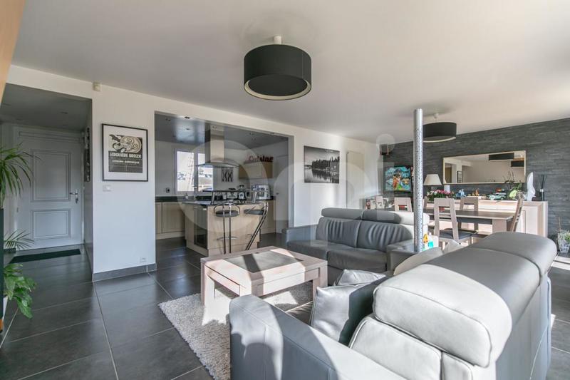 Maison - 205 m² - 8 pièces