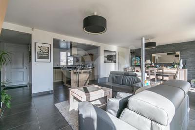 Maison - 205 m² - 8 pièces