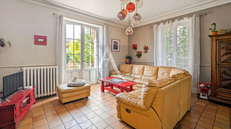 Maison - 263 m² - 10 pièces