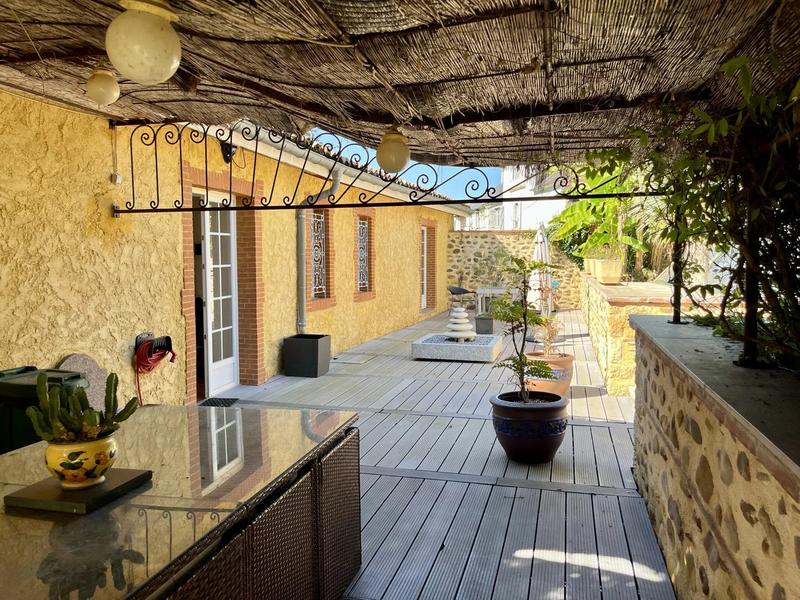 Maison traditionnelle - 248 m² - 10 pièces