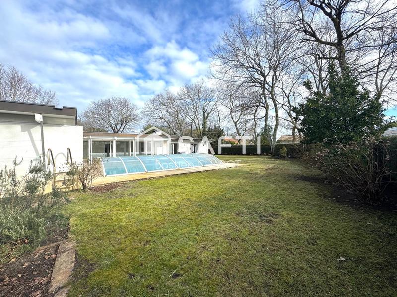 Maison - 252 m² - 6 pièces