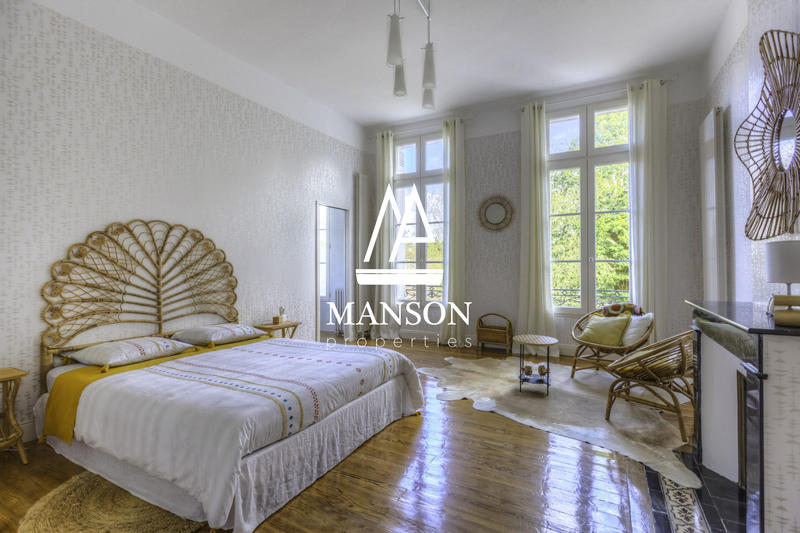 Maison - 520 m² - 12 pièces
