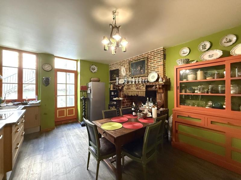 Maison - 287 m² - 12 pièces