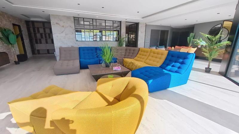 Maison - 263 m² - 8 pièces