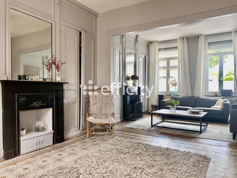 Maison - 200 m² - 8 pièces