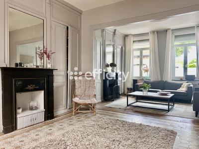 Maison - 200 m² - 8 pièces