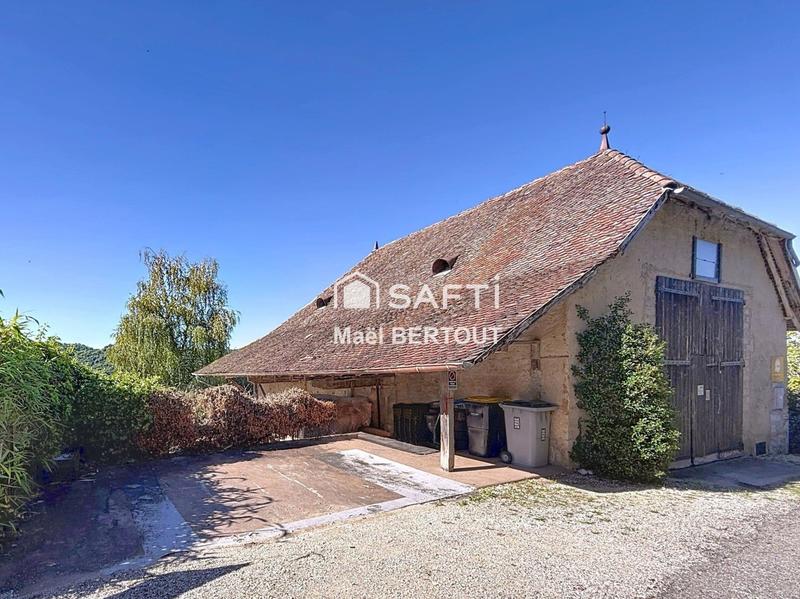 Maison - 230 m² - 10 pièces