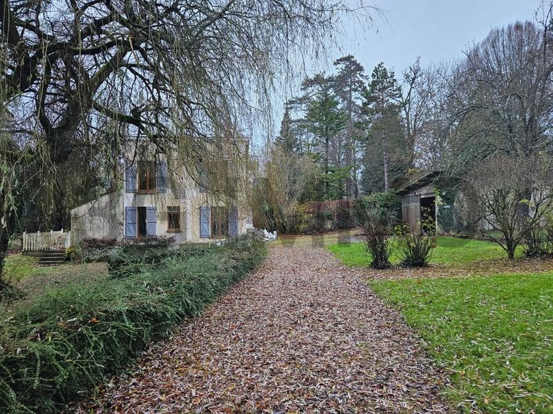 Maison - 375 m² - 15 pièces