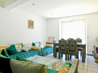 Maison - 210 m² - 6 pièces