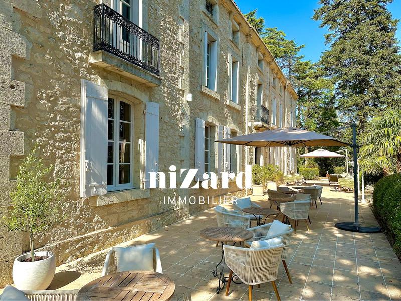 Château - 1 800 m² - 33 pièces