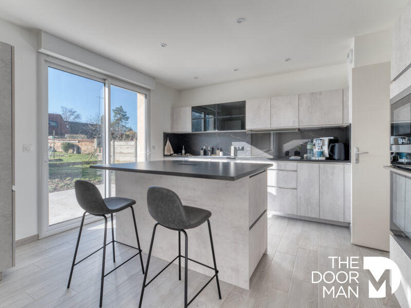 Maison - 94 m² - 5 pièces