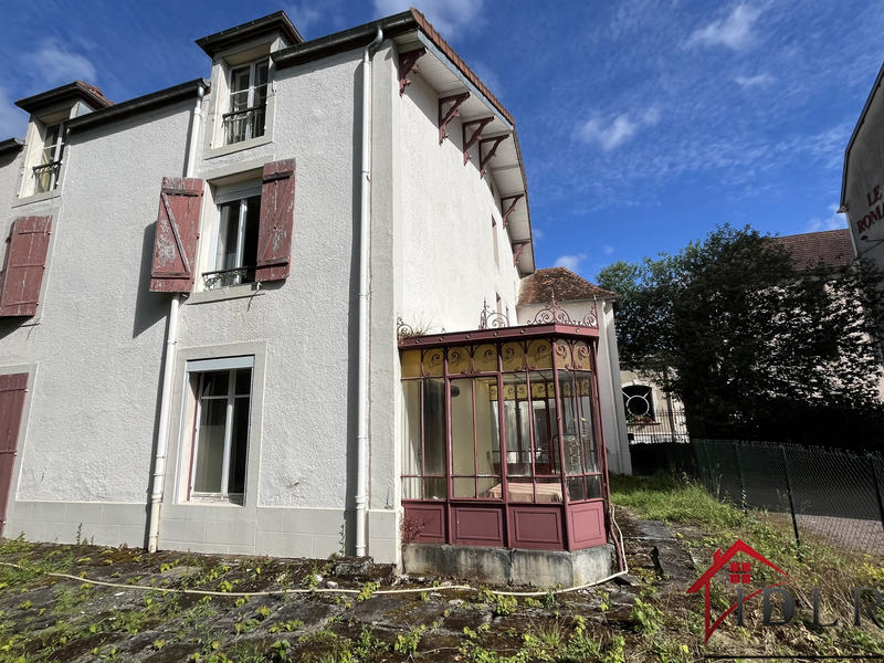 Propriété - 230 m² - 12 pièces