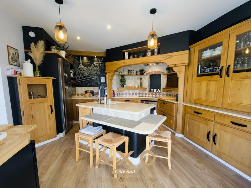 Maison - 300 m² - 10 pièces